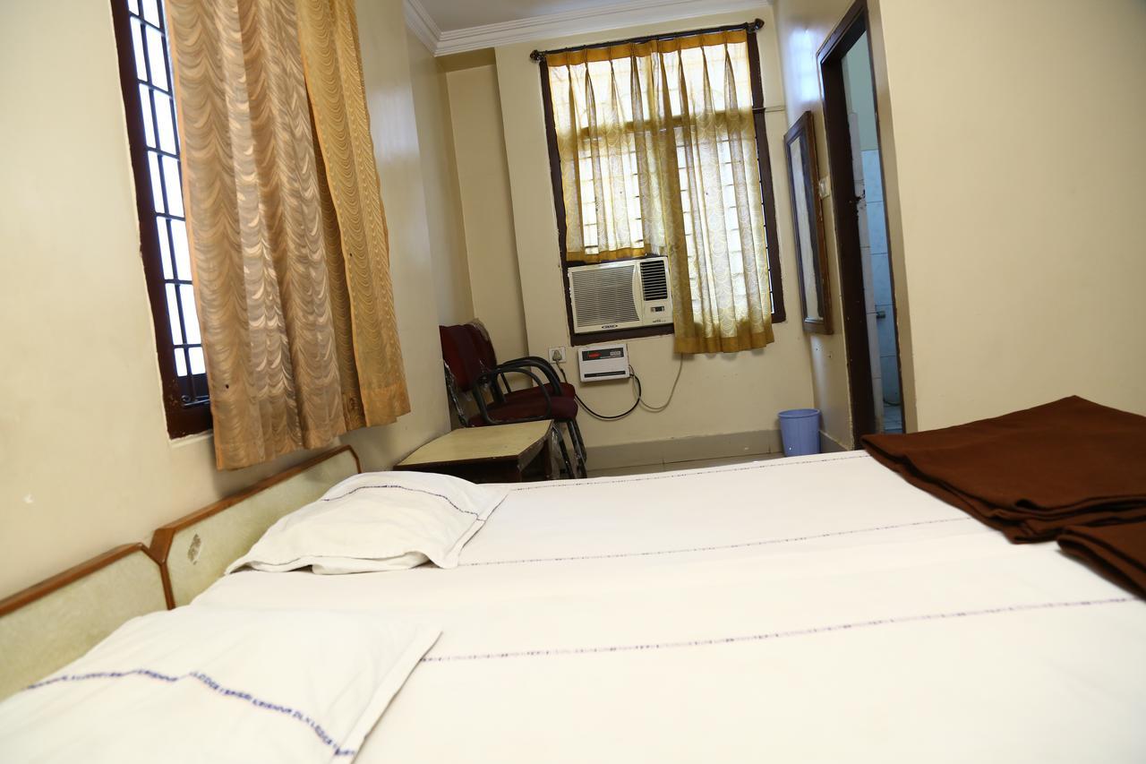 Sri Sai Krishna Deluxe Lodge Hyderabad Exterior foto